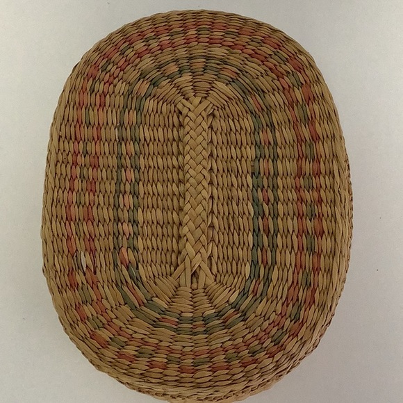 Handwoven Vintage Oval Sweet grass lidded basket rattan - Picture 2 of 5